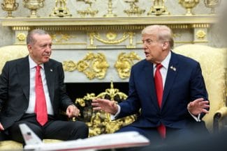 Știri de azi | Trump s-a întâlnit cu Erdogan şi i-a sugerat să nu mai cumpere petrol rusesc, dacă vrea să primească avioane F-35 - Știri de azi | 