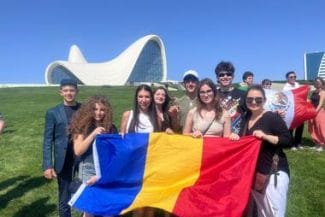 foto-ied-baku-2025-premianti-alexandra-dachejpg - Știri de azi Știri de azi | Liceenii români au câştigat 20 de medalii şi distincţii la cele mai importante competiţii internaţionale de economie din 2025 FOTO - Știri de azi |