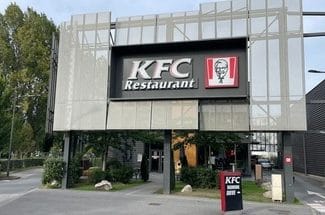 Știri de azi | Un bărbat găsit mort în toaletele unui KFC, la Dunkerque, în nordul Franţei, la 30 de ore după ce a intrat în restaurant - Știri de azi | 