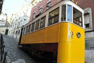 funicular-lisabonajpg - Știri de azi Știri de azi | Portugalia declară zi de doliu pentru cele 15 persoane decedate în accidentul feroviar din Lisabona - Știri de azi |