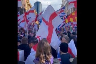 Știri de azi | Tensiuni la Londra. Extremistul britanic Tommy Robinson organizează o manifestaţie pentru libertatea de exprimare şi pentru Charlie Kirk. O contramanifestaţie este anunţată în acelaşi timp - Știri de azi | 
