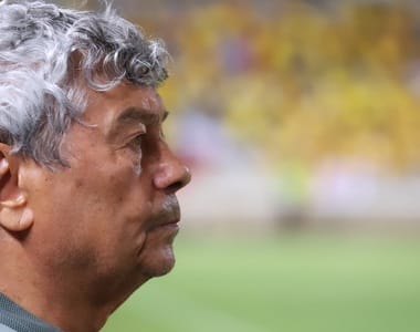 mircea-lucescu-foto-fb-echipa-nationalajpg - Știri de azi Știri de azi | Meciul Cipru – România: Suporterii au scandat “Demisia!” / Se gândeşte Mircea Lucescu la plecarea de la naţională? - Știri de azi |