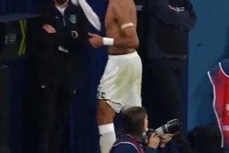 nader-ghandri-xjpg - Știri de azi Știri de azi | Scenă stânjenitoare la un meci din Rusia: Un jucător i-a oferit tricoul unui suporter, iar apoi l-a luat înapoi – VIDEO - Știri de azi |