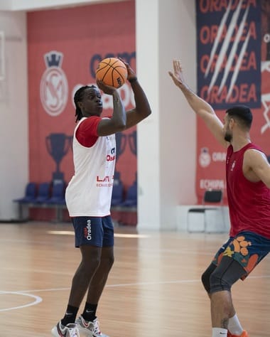 ora-deac-2jpg - Știri de azi Știri de azi | Baschet masculin: Vicecampioana CSM Oradea, învinsă în deplasare de campioana Ungariei, Szolnoki Olajbanyasz - Știri de azi |