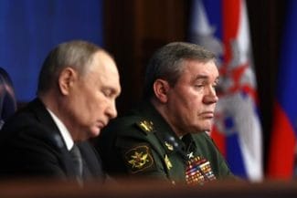putin-cu-gherasimov-kremlinjpg - Știri de azi Știri de azi | Putin îi acordă generalului Valeri Gherasimov, care se ocupă de războiul din Ucraina, o medalie pentru „curaj” - Știri de azi |