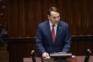 sikorski-xjpg - Știri de azi Știri de azi | Polonia crede că NATO ar trebui să impună o zonă de interdicţie aeriană deasupra Ucrainei pentru se a proteja împotriva dronelor ruseşti - Știri de azi |