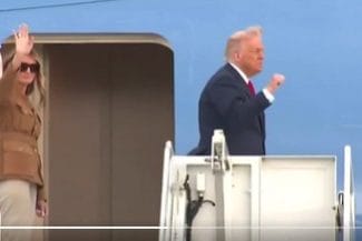 trump-melania-plecare-capturajpg - Știri de azi Știri de azi | Donald Trump a părăsit Regatul Unit după o vizită oficială de două zile la Windsor – VIDEO - Știri de azi |