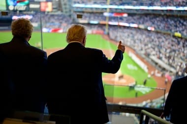 trump-yankees-xjpg - Știri de azi Știri de azi | Donald Trump, la un meci al echipei New York Yankees de 9/11. El a fost primit de public cu aplauze şi huiduieli – VIDEO - Știri de azi |