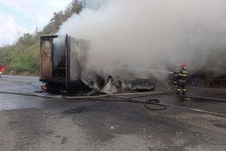 whatsapp-image-2025-09-09-at-08-25-00jpg - Știri de azi Știri de azi | Arad: Trafic blocat pe DN 7, după ce un TIR a luat foc / Două persoane au suferit atac de panică – FOTO - Știri de azi |