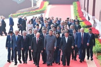 Știri de azi | Despre ce vorbesc Xi, Putin şi Kim când cred că nu îi aude nimeni? Moment rar, surprins de un microfon lăsat deschis la parada militară din China: „Organele umane pot fi transplantate în mod continuu” - Știri de azi | 