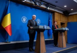 Știri de azi | Ioana Dogioiu: Premierul Ilie Bolojan a absolvit programul de studii de 3 ani al Facultăţii de Matematică, din cadrul Universităţii Timişoara / A intrat din primul an la facultate, dar un an de zile a făcut armata - Știri de azi - Page 42 | 