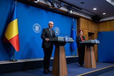 Știri de azi | Ioana Dogioiu: Premierul Ilie Bolojan a absolvit programul de studii de 3 ani al Facultăţii de Matematică, din cadrul Universităţii Timişoara / A intrat din primul an la facultate, dar un an de zile a făcut armata - Știri de azi - Page 38 | 