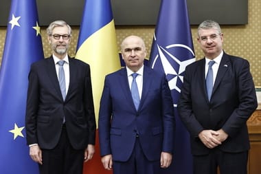 Știri de azi | Premierul Ilie Bolojan, întrevedere cu delegaţia Băncii Europene de Investiţi, cu prilejul semnării contractului de 500 de milioane de euro, prima tranşă dintr-un pachet total de un miliard de euro, pentru construcţia autostrăzii A1 Sibiu–Piteşti - Știri de azi | 