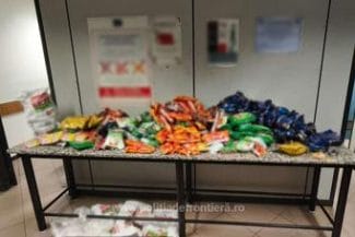 Știri de azi | Peste 110 kilograme de tutun şi zeci de mii de tigarete nedeclarate, descoperite pe Aeroportul Internaţional Henri Coandă din Bucureşti / Ce măsuri au luat autorităţile vamale - Știri de azi | 