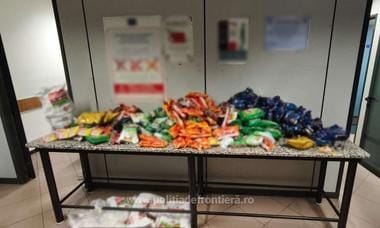 1760430093178-970-s4jpg - Știri de azi Știri de azi | Peste 110 kilograme de tutun şi zeci de mii de tigarete nedeclarate, descoperite pe Aeroportul Internaţional Henri Coandă din Bucureşti / Ce măsuri au luat autorităţile vamale - Știri de azi |