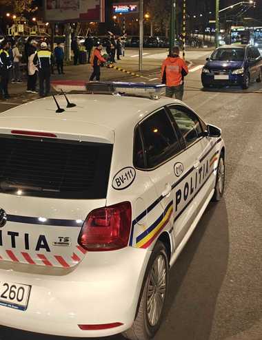 376feae4-2116-42f6-8dfc-b32cccde805fjpg - Știri de azi Știri de azi | Două fete, lovite de o maşină pe o trecere pentru pietoni din municipiul Braşov / Au suferit multiple leziuni şi vor fi transportate la spital - Știri de azi |