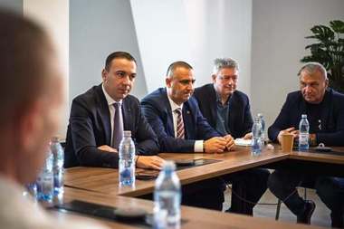 Știri de azi | Ministrul Energiei, Bogdan Ivan, după consultări cu reprezentanţii sindicatelor din Complexul Energetic Oltenia şi conducerea companiei: Termocentralele trebuie să funcţioneze atâta timp cât România are nevoie de ele - Știri de azi | 