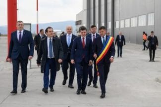 571158640-1496736645141344-6222264981264889218-njpg - Știri de azi Știri de azi | Nicuşor Dan, la Antibiotice Iaşi: Am discutat cu domnul director cum poate să facă diplomaţia românească să ajute compania să vândă mai mult - Știri de azi |