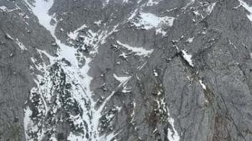 Știri de azi | Încă un accident în zona montană – Un bărbat de 47 de ani a murit, după ce a căzut în gol 250 – 300 de metri în Piatra Craiului / Se afla alături de fratele său şi nepotul de 12 ani – FOTO - Știri de azi | 