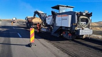 Știri de azi | Intervenţie a drumarilor pe A10 Sebeş-Turda, în judeţul Cluj, după o cedare a terasamentului / DRDP Cluj cere expertiză tehnică, ”având în vedere persistenţa fenomenelor de instabilitate şi agravarea progresivă a cedării drumului” - Știri de azi | 