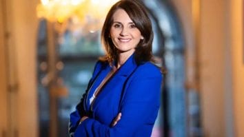 Știri de azi | Anca Alexandrescu candidatură 2025: „99% voi candida” | Anca Alexandrescu într-un portret oficial, candidată la Primăria Capitalei