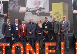 oficialii prezenți la inaugurarea Fabricii de Ouă Lichide Toneli în Dâmbovița