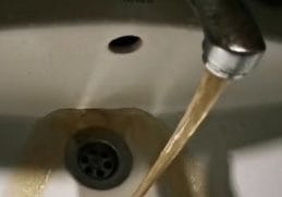 Știri de azi | DSP Alba anunţă controale după ce un locuitor al municipiului Alba Iulia a filmat cum la robinet curge apă maro – VIDEO - Știri de azi - Page 45 | 