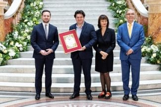 Știri de azi | Cristian Măcelaru, director artistic al Festivalului şi Concursului „Enescu”, Cetăţean de Onoare al Capitalei: „Această onoare îmi permite să port Bucureştiul şi mai aproape în suflet” - Știri de azi | 