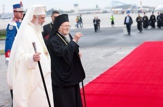 bartolomeu-danieljpg - Știri de azi Știri de azi | Patriarhul Bartolomeu, sosit la Bucureşti pentru aniversările Bisericii Ortodoxe Române: „Bogăţiile teologice ale acestei Biserici sunt recunoscute în întreaga lume”/ Patriarhul Daniel: „Edificarea Catedralei, împlinirea unui ideal naţional” - Știri de azi |