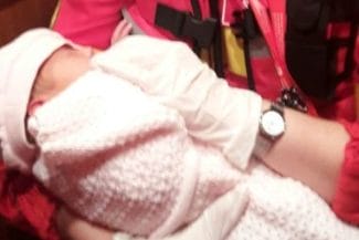 beblus-isujpg - Știri de azi Știri de azi | Medicul Radu Vlădăreanu, despre decizii în cazul unei sarcini cu complicaţii: O naştere ştii când începe, dar nu ştii cum se termină. În sala de naştere, dacă lucrurile merg prost, medicul decide şi explică, degeaba scrie cineva ”Nu vreau” - Știri de azi |