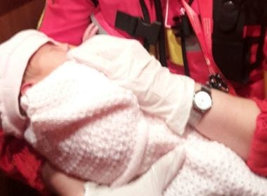 beblus-isujpg - Știri de azi Știri de azi | Medicul Radu Vlădăreanu, despre decizii în cazul unei sarcini cu complicaţii: O naştere ştii când începe, dar nu ştii cum se termină. În sala de naştere, dacă lucrurile merg prost, medicul decide şi explică, degeaba scrie cineva ”Nu vreau” - Știri de azi |