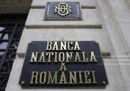 Știri de azi | BNR: Depozitele în valută ale gospodăriilor populaţiei, exprimate în lei, au scăzut uşor în septembrie, faţă de luna august / Depozitele în lei au crescut - Știri de azi - Page 41 | 