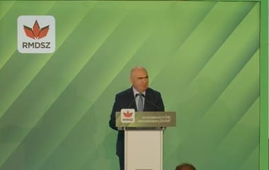 Știri de azi | Bolojan, la Congresul UDMR: În afară de lucrurile care ne pot diferenţia, de muzica pe care o ascultăm, de dansurile noastre, lucrurile care ne unesc sunt mult mai puternice / UDMR a fost şi rămâne o punte între România şi Ungaria – FOTO, VIDEO - Știri de azi | 