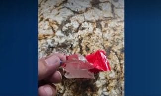 bomboane-cu-acejpg - Știri de azi Știri de azi | SUA – Părinţii sunt invitaţi să fie vigilenţi, după au fost găsite ace în bomboane cu câteva zile înainte de Halloween - Știri de azi |