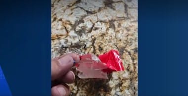 bomboane-cu-acejpg - Știri de azi Știri de azi | SUA – Părinţii sunt invitaţi să fie vigilenţi, după au fost găsite ace în bomboane cu câteva zile înainte de Halloween - Știri de azi |