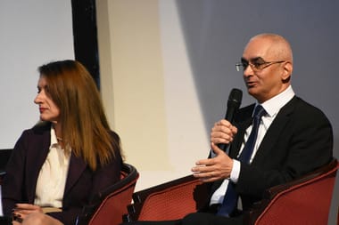 Știri de azi | Daniel Bran (APMGR) despre taxele care ”apar peste noapte”: Sectorul farmaceutic are nevoie de predictibilitate, mai ales la taxare / Streinu-Cercel, Senat: Vreţi deduceri fiscale? Care sunt cele care vă ajută să construiţi 20 de fabrici? - Știri de azi | 