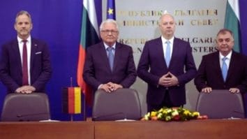 Știri de azi | Bulgaria semnează un contract istoric cu gigantul german Rheinmetall în vederea înfiinţării unei fabrici de muniţie, o investiţie de o jumătate de miliard de euro. Boiko Borisov îşi asumă meritul şi anunţă că l-a înfrânt pe Viktor Orban în competiţia atra - Știri de azi | 