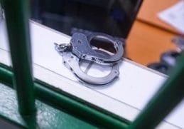 Știri de azi | Alba: Un tânăr de 20 de ani a luat cu forţa, de pe stradă, o adolescentă de 14 ani, a urcat-o într-o maşină şi a violat-o. El a avut un complice care a condus autovehiculul - Știri de azi - Page 47 | 