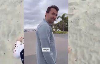 Știri de azi | Cel mai recent exemplu al abuzurilor AI, o melodie a artistei Adele omagiu lui Charlie Kirk – VIDEO - Știri de azi | 