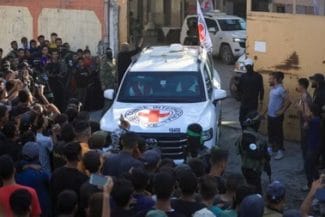 cicr-ostatici-gaza-lemjpg - Știri de azi Știri de azi | Hamas predă Crucii Roşii primii şapte ostatici, după 783 de zile de captivitate, în cadrul acordului de pace cu Israelul - Știri de azi |