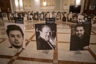 col3-ilona-andreijpg - Știri de azi Știri de azi | 10 ANI DE LA COLECTIV – Bogdan Moleşag, supravieţuitor: Lucrarea de licenţă am făcut-o pe supravieţuitorii incendiului. Concluzia: din punct de vedere psihic şi emoţional, eşti la fel de rănit şi la fel de afectat indiferent dacă ai sau nu şi răni fizic - Știri de azi |