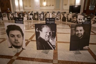 col3-ilona-andreijpg - Știri de azi Știri de azi | 10 ANI DE LA COLECTIV – Bogdan Moleşag, supravieţuitor: Lucrarea de licenţă am făcut-o pe supravieţuitorii incendiului. Concluzia: din punct de vedere psihic şi emoţional, eşti la fel de rănit şi la fel de afectat indiferent dacă ai sau nu şi răni fizic - Știri de azi |