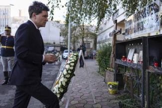 Știri de azi | Preşedintele Nicuşor Dan a depus o coroană de flori şi a aprins o lumânare în memoria victimelor de la Colectiv FOTO - Știri de azi | 