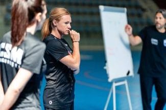 Știri de azi | Handbal feminin: Iulia Curea şi Daniel Apostu, cooptaţi în staful naţionalei, înaintea EHF Euro Cup şi a Campionatului Mondial - Știri de azi | 