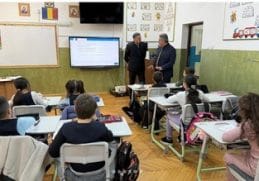 Știri de azi | Ministrul Educaţiei, vizite la şcoli din mediul rural: Am ales acum mediul rural, deoarece aici trebuie reaşezate mai repede noile paradigme educaţionale, pentru a creşte atât eficienţa educaţiei şi a reduce discrepanţa faţă de urbanul mare - Știri de azi - Page 106 | 
