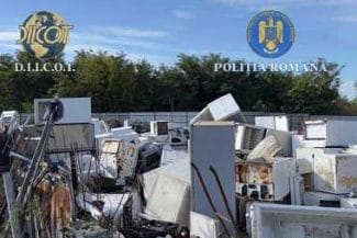 deeejpg - Știri de azi Știri de azi | Trei persoane, arestate preventiv şi alte două, cercetate sub control judiciar în dosarul vizând raportări fictive legate de colectarea şi reciclarea unor deşeuri de echipamente electrice şi electronice/ Alte cinci persoane se sustrag cercetărilor - Știri de azi |