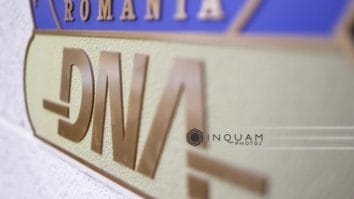 Știri de azi | Bărbat reţinut de DNA pentru trafic de influenţă, după ce a fost prins în flagrant primind 12.500 de euro de la un inculpat, martor în cauză, pe care îl lăsase să creadă că are influenţă asupra unui ofiţer de poliţie care l-ar putea ajuta - Știri de azi | 