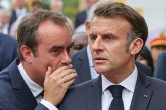 Știri de azi | Cota de încredere a lui Macron scade la un record deţinut de către Hollande, arată un sondaj - Știri de azi | 