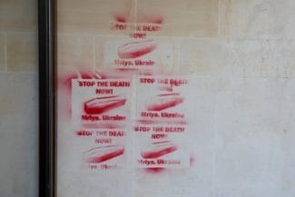 Știri de azi | Moldoveni urmează să fie judecaţi la Paris, la 23 februarie, în dosarul unor inscripţii reprezentând sicrie, legate de Războiul din Ucraina - Știri de azi | 