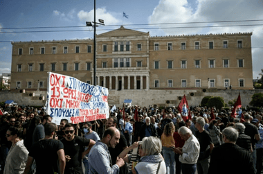 grecia-parlament-greva-munca-afppng - Știri de azi Știri de azi | Grecia aprobă legea muncii care permite zile de lucru de 13 ore, în unele cazuri - Știri de azi |